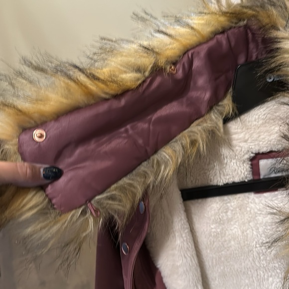 Rose coloured jacket. Faux fur lined. Rose gold zippers, cinch waist - Picture 8 of 8